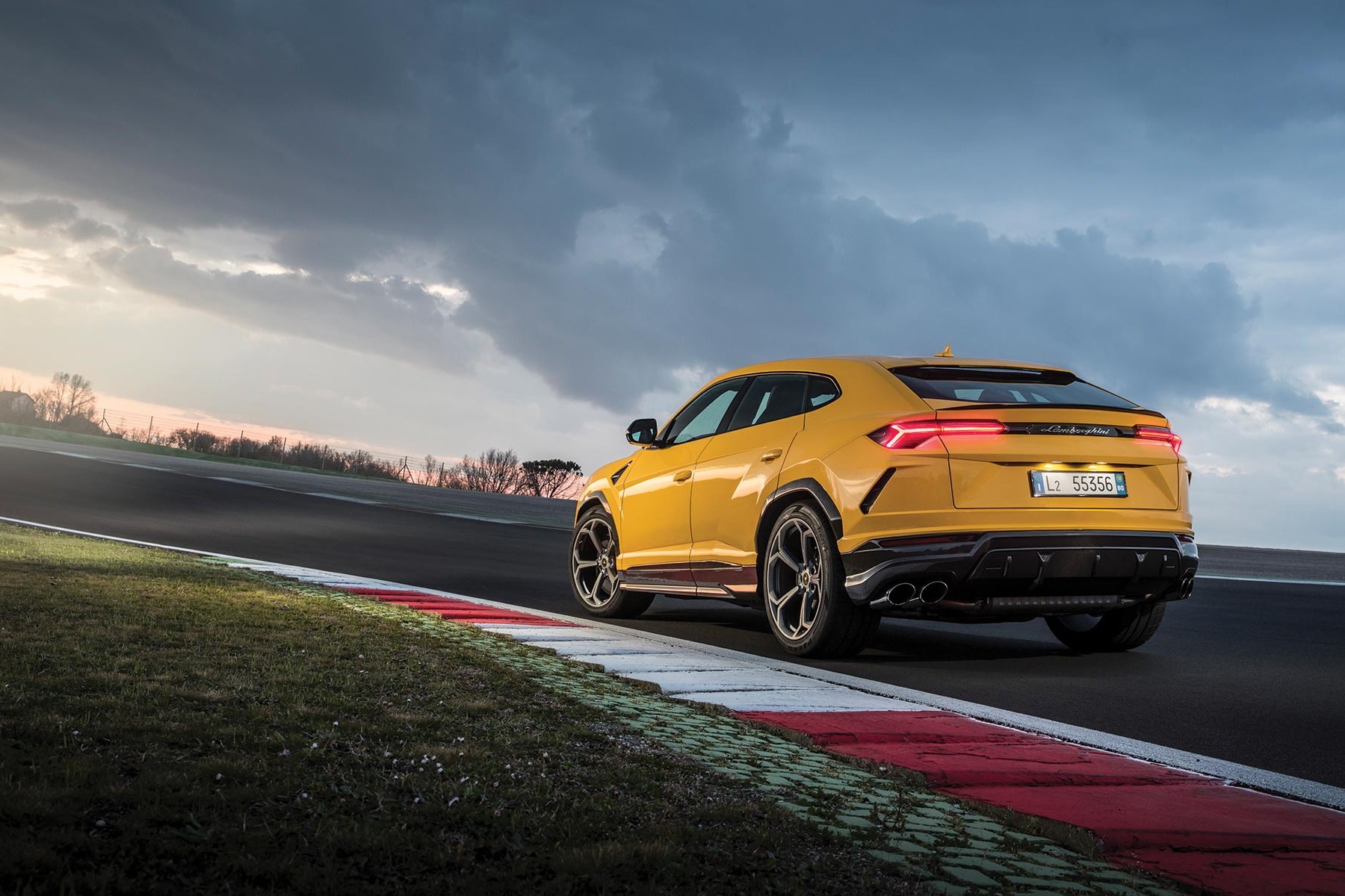 Lamborghini Urus Luxury Suv