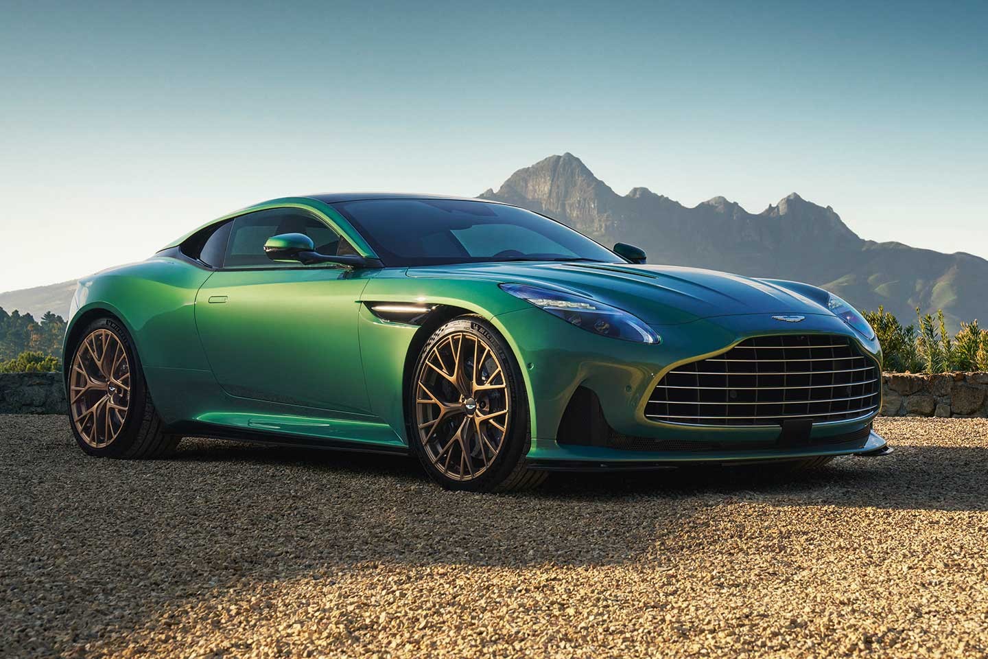Aston Martin DB12